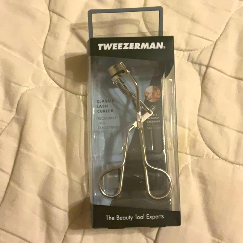 Open box tweezerman eyelash curler